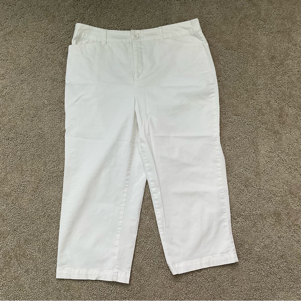 Croft and Barrow White Classic Fit Stretch Capris Size 12 Spring Summer Basic
